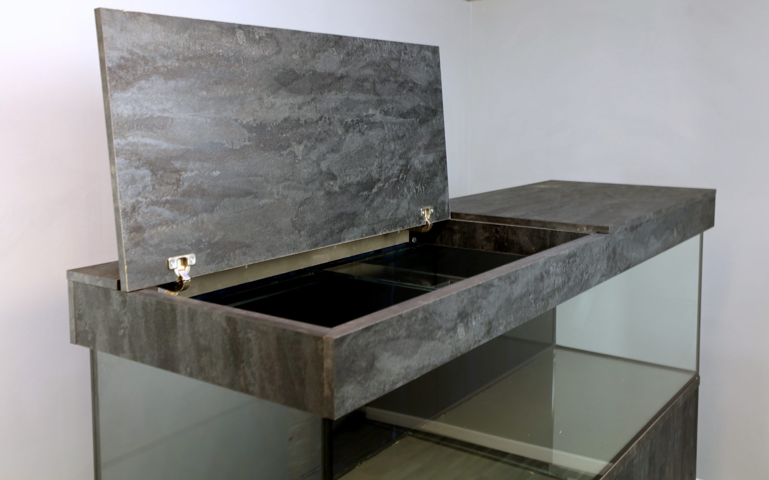 Large Fish Tank and Cabinet, cover. 7 x 2 x 2 ft Aquarium, metal stand and lid - Image 3