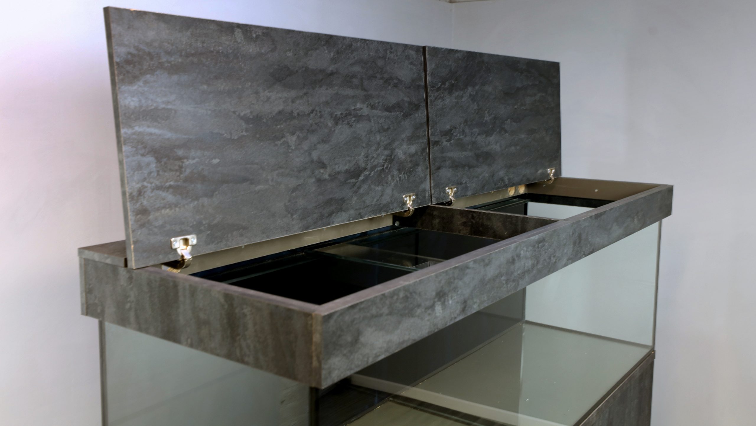 Large Fish Tank and Cabinet, cover. 7 x 2 x 2 ft Aquarium, metal stand and lid - Image 4